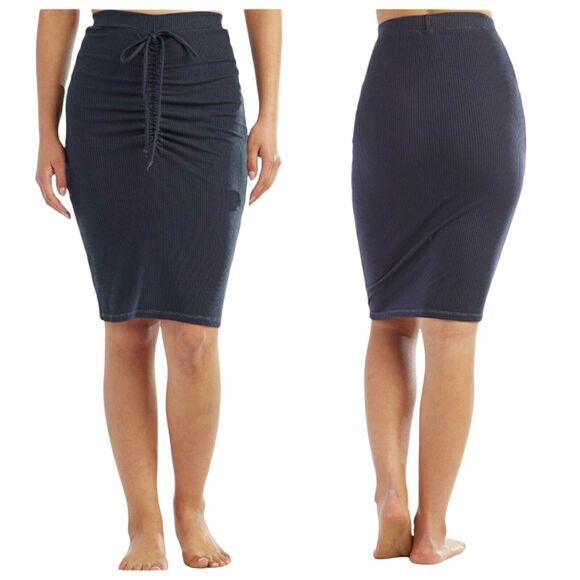 RED HAUTE 2 piece set ribbed snap front top scrunch front skirt rosewood S NEW - Picture 6 of 8